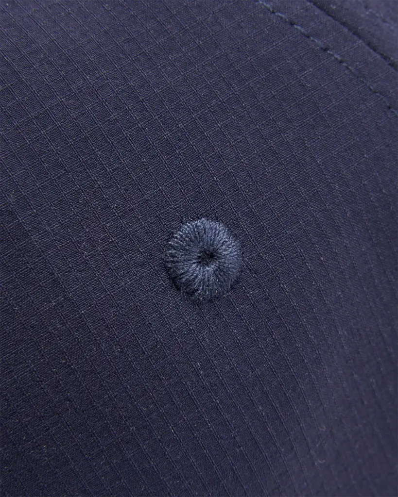 padstow-cap-dark-navy-detail-henri-lloyd_6602fa00-a46c-4229-9005-624a0b9dbe3d.webp